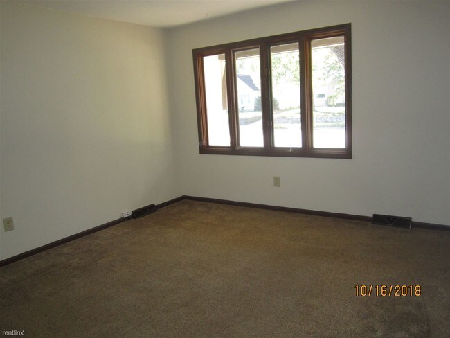 Building Photo - 2 br, 1 bath  - 3824 Burlingame Ave SW