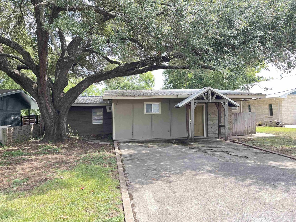 Foto principal - 1800 Bluebonnet Ln