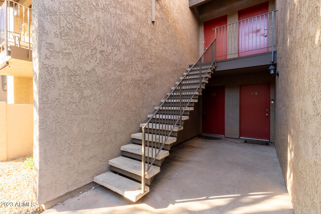 Building Photo - 5525 Thomas Rd