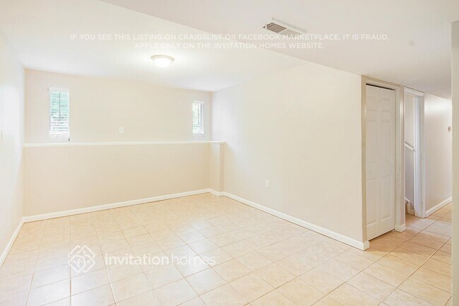 Building Photo - 4952 McAlpine Ln