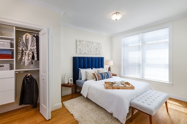 Building Photo - 2 bed/2 bath in Brookline