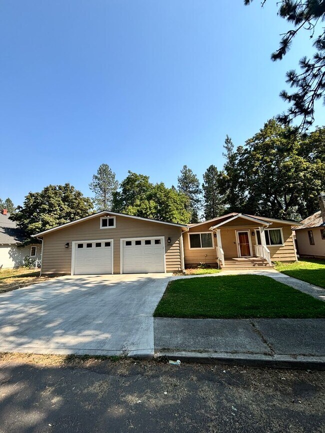 Building Photo - 10708 N Nelson Rd