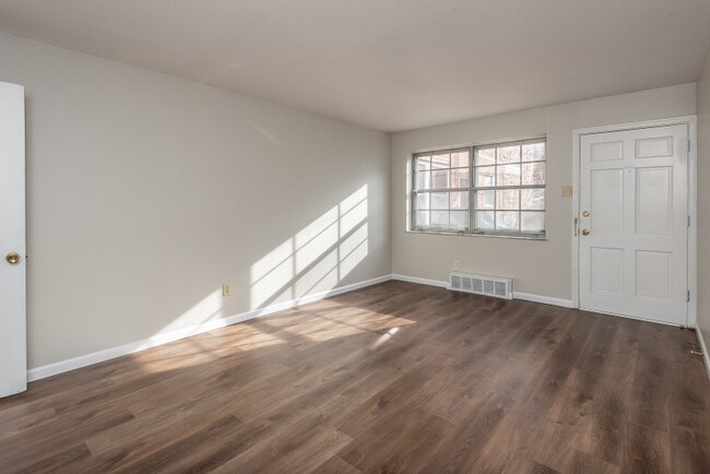 Foto del edificio - 6936 Colonial Woods Dr