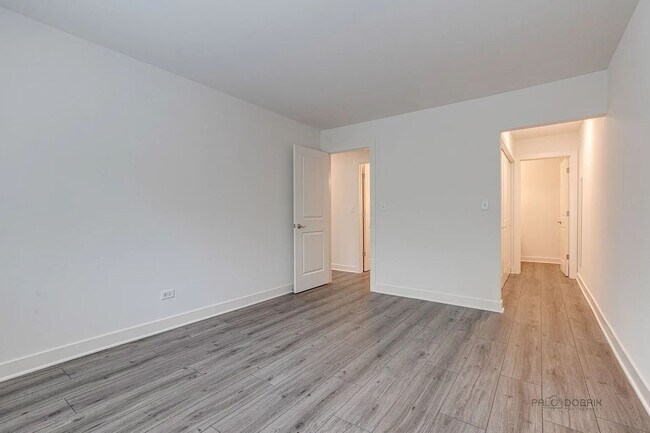 Foto del edificio - 3 Bedroom Apartment in Libertyville