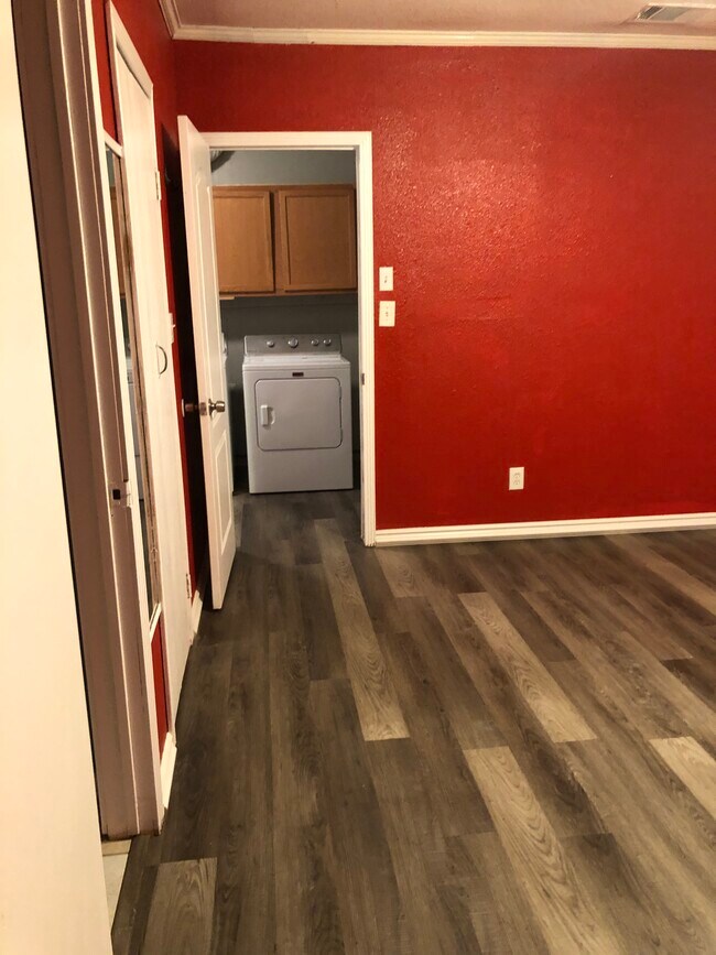 Building Photo - 8049 Trimble Dr