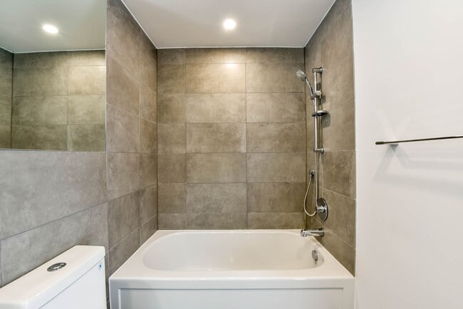 Photo du bâtiment - 900 Av. Rockland