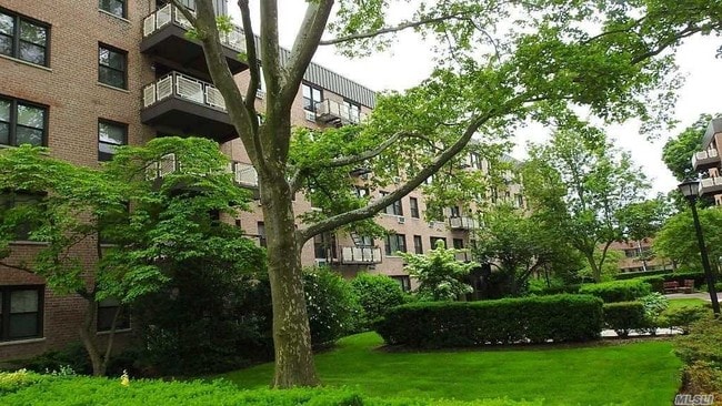 Building Photo - 6 Birchwood Ct
