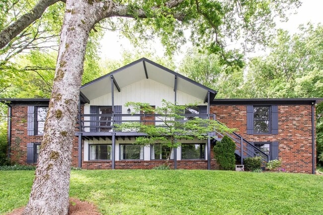 Building Photo - 222 London Ln