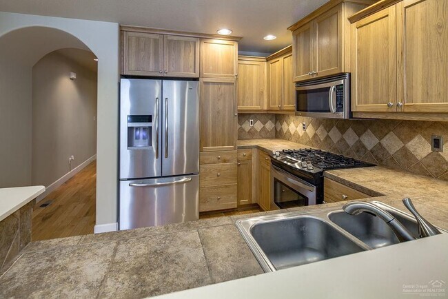Foto del edificio - Beautiful 3 Bed/2.5 Bath Two-Story Duplex ...