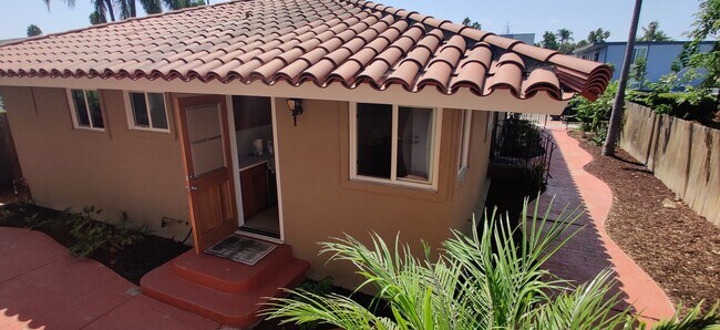 Foto del edificio - 6216 Stanley Ave
