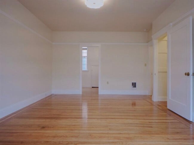 Building Photo - 636 33rd Ave