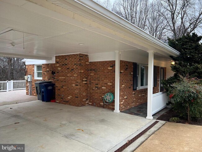 Building Photo - 6830 Pacific Ln