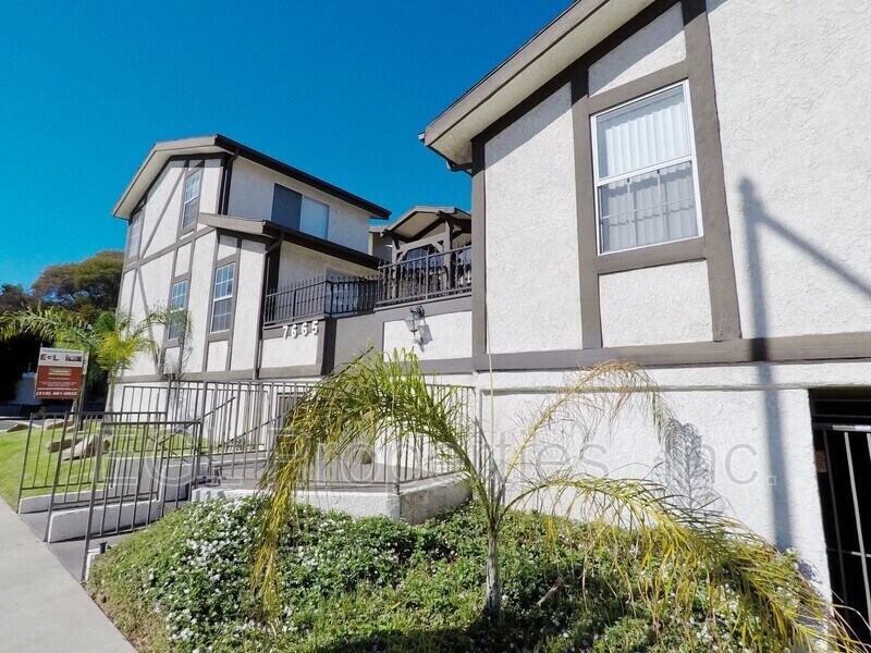 Foto principal - 7665 Fountain Ave
