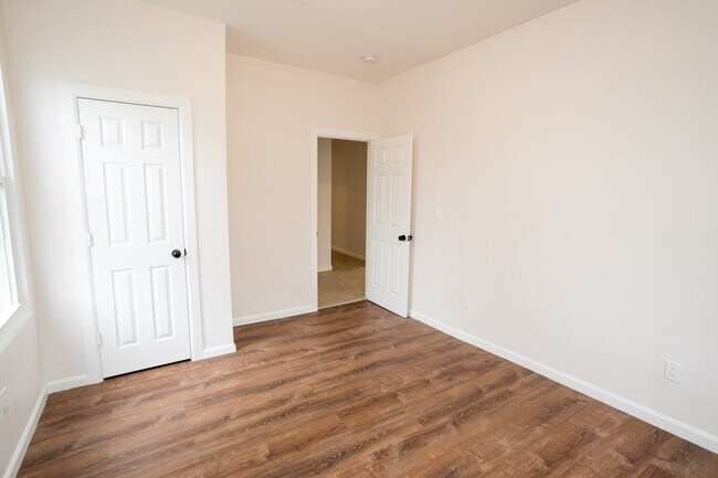 Building Photo - 303 Renner Ave