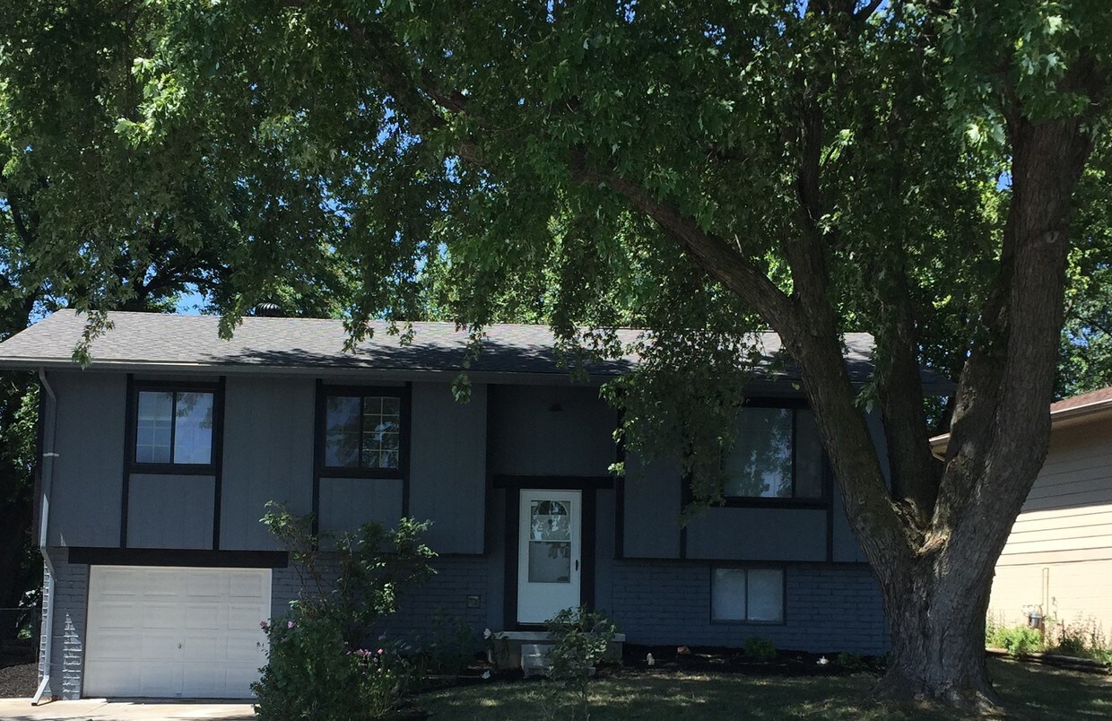 Building Photo - 6312 S 142nd St