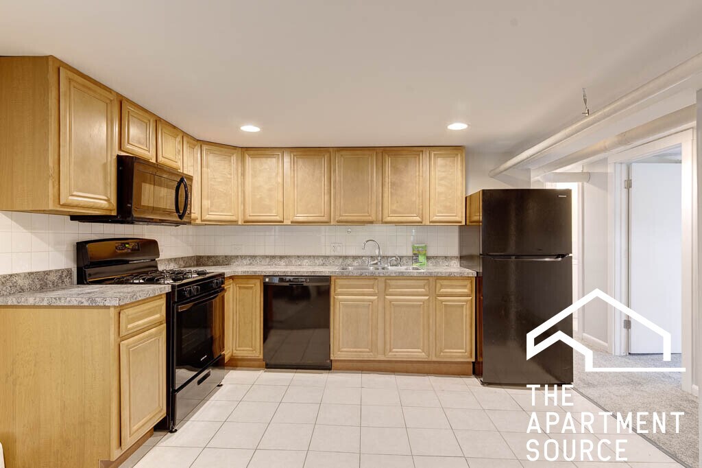 Foto principal - 5101 W Newport Ave