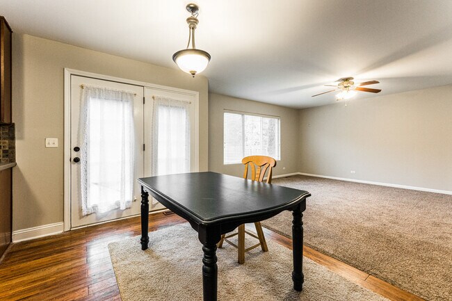 Building Photo - 713 Sunglow Ct
