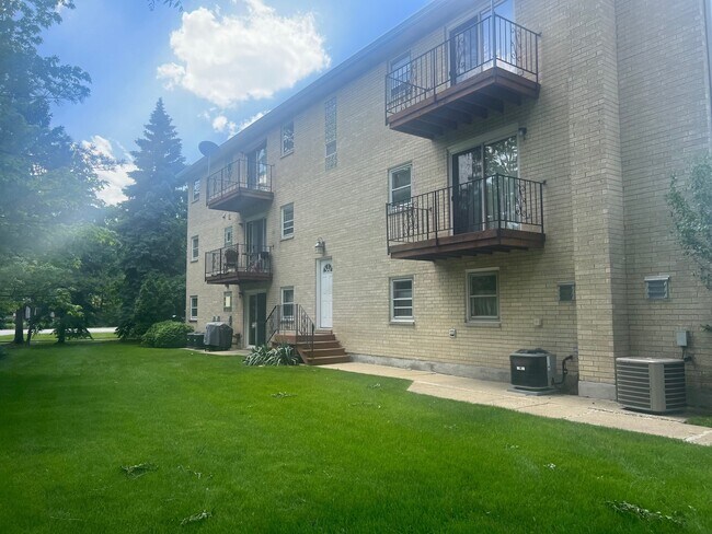 Foto del edificio - 395 Elk Blvd