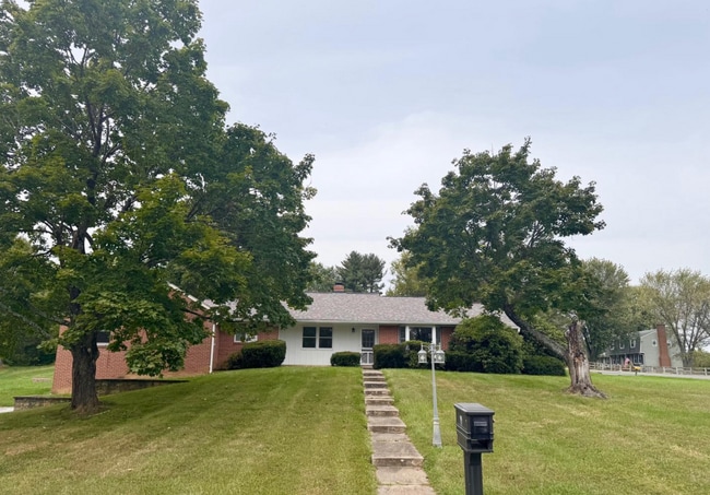 Building Photo - 2710 Academy Dr