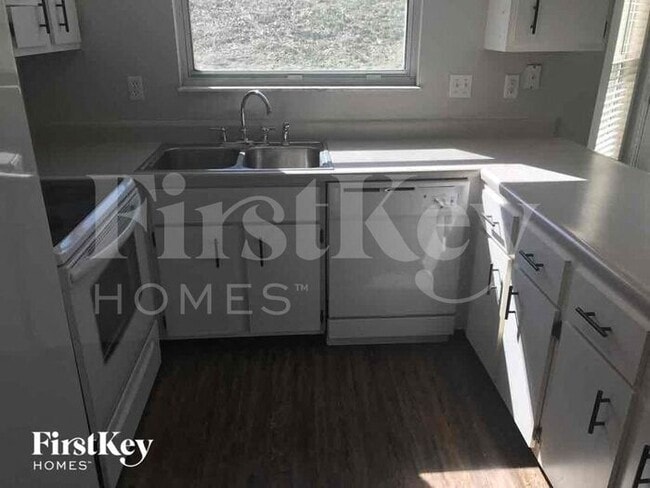 Building Photo - 609 River Moss Dr