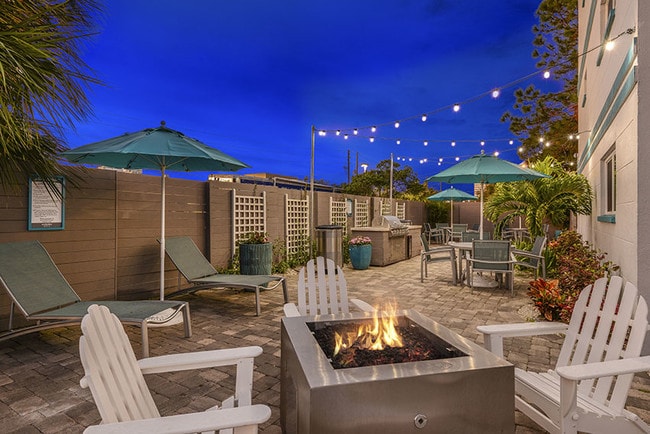 Outdoor Grill Kitchen | Firepit Lounge - Sailpointe Apartments