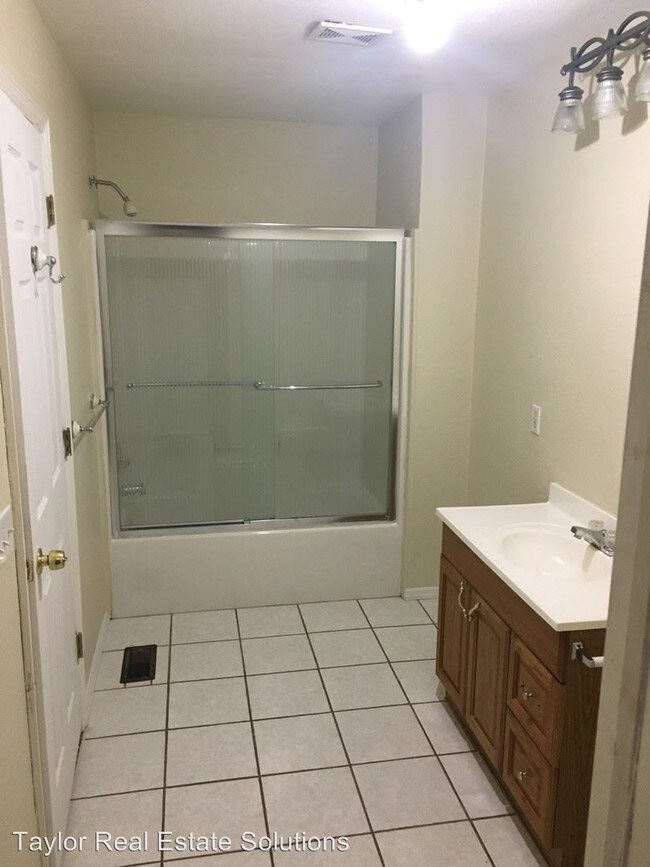 Building Photo - 3 br, 2 bath House - 552 Frances Blvd