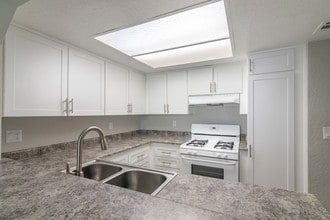 Building Photo - Sycamore Canyons