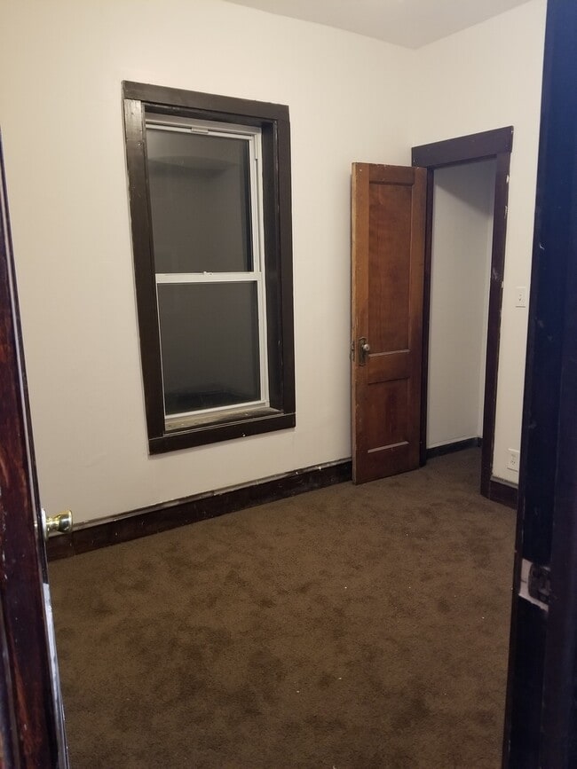 Building Photo - 1048 W Garfield Blvd