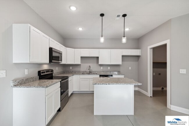 Building Photo - 1012-1012 W 55th St S