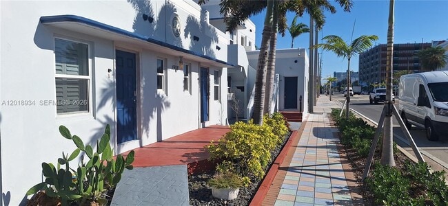 Building Photo - 1908 N Ocean Dr