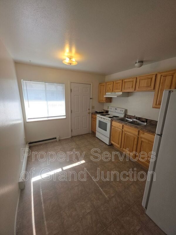Foto del edificio - 2854 Elm Cir