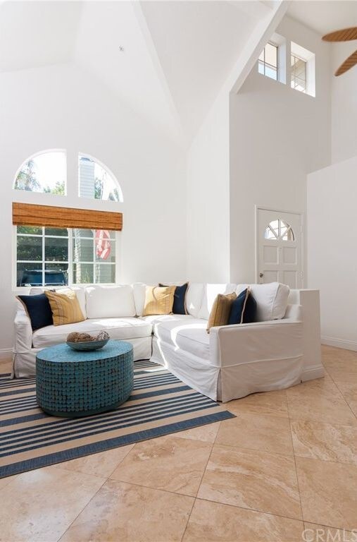 Building Photo - 251 Mesa Dr