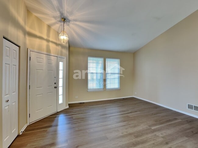 Building Photo - 388 Pheasant Chase Dr