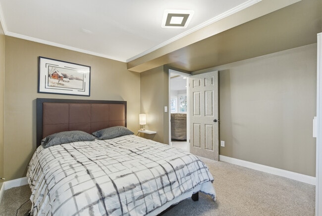 Building Photo - 8682 S Alpen Cir