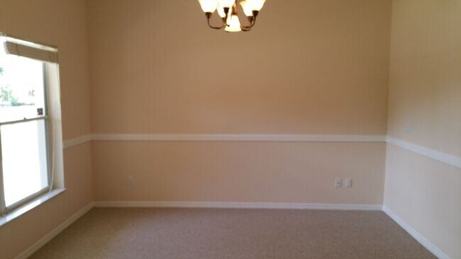 Building Photo - Spacious 4/2.5 Pool Home with 2-Car Garage...