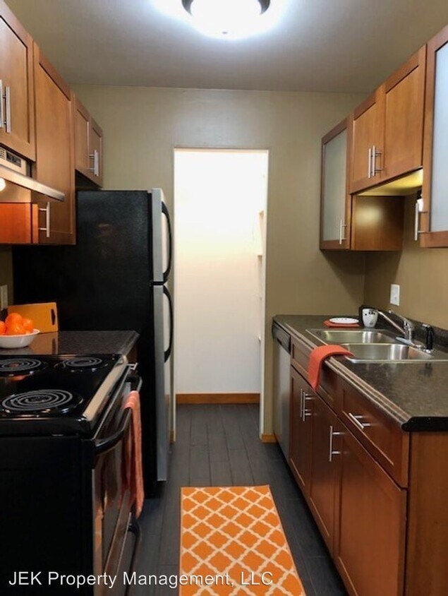 Primary Photo - 700 W Badger Rd
