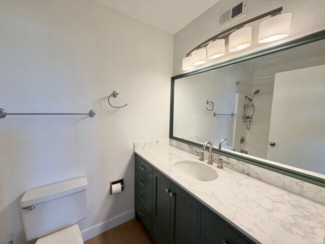 Foto del edificio - Experience the Best of University and Norm...