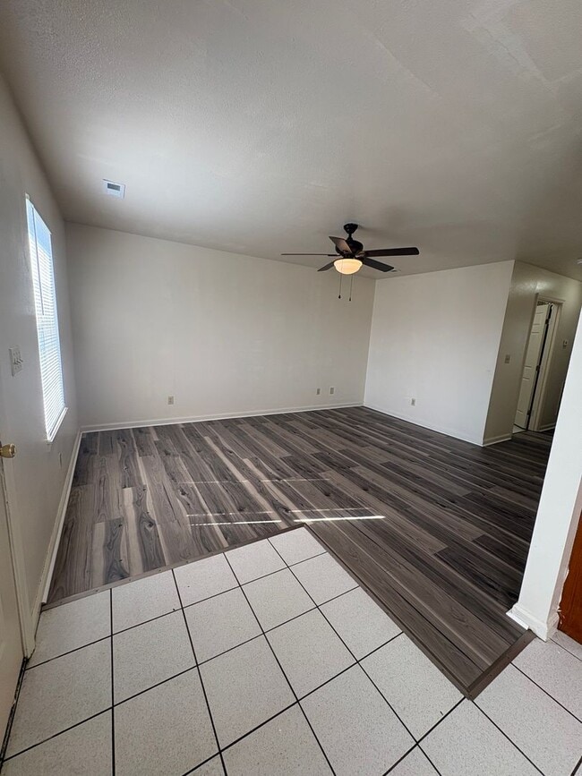 Building Photo - 305 Clearwater Way