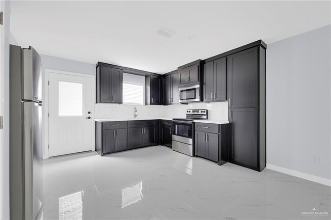 Building Photo - 1620 El Camino Dr