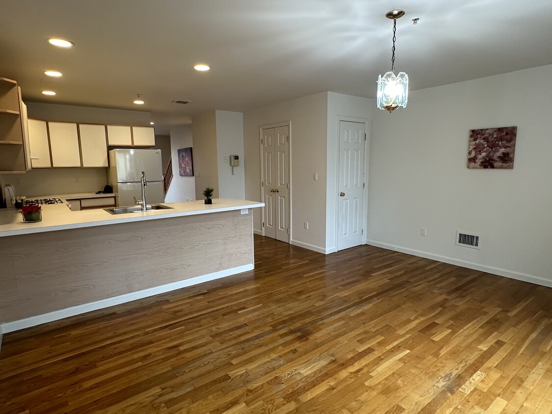 Primary Photo - 100 Halstead Ave