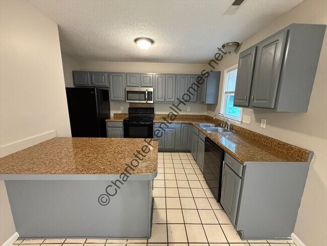 Foto del edificio - Nice 3 bedroom 2 bathroom home in Charlotte!