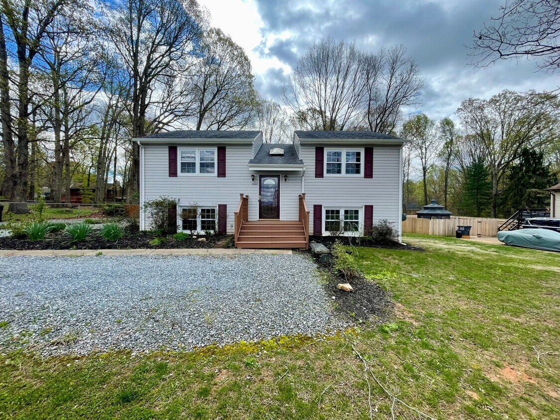 2064 Thomas Jefferson Rd, Forest, VA 24551 House Rental in Forest, VA