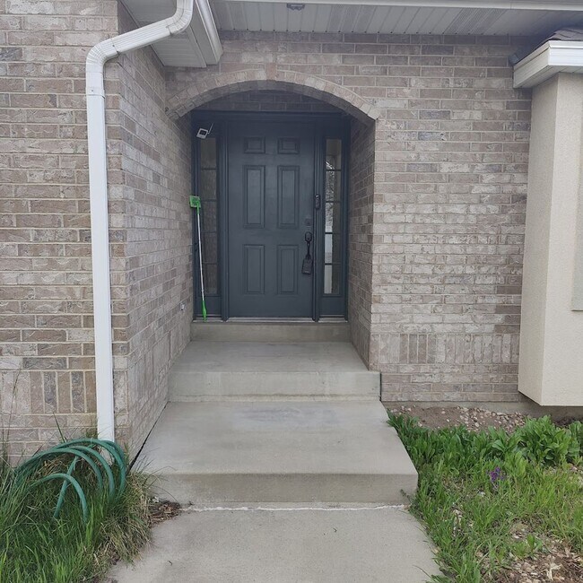 Foto del edificio - 3 Bed/2 Bath House (Upstairs) For Rent in ...