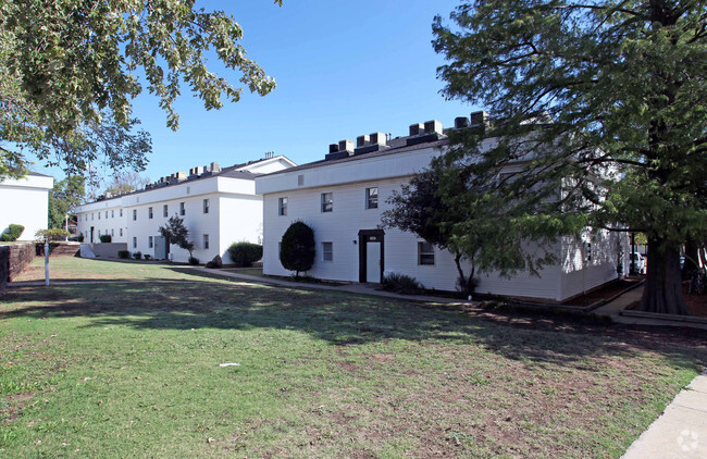 Building Photo - Saratoga Springs