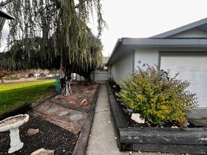 Building Photo - M6902 Alpine Way