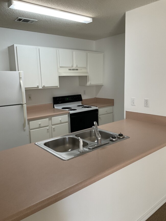 Building Photo - 1800 Tsuga Way