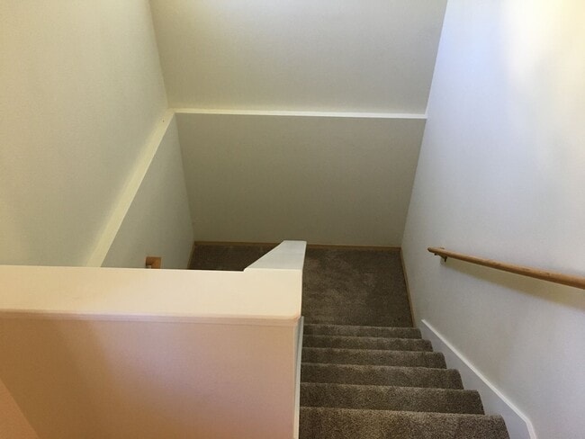 Building Photo - 1050 S Westcliff Pl