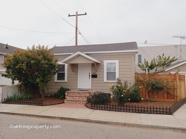Foto del edificio - Charming 2 bedroom 1 bath with fenced yard