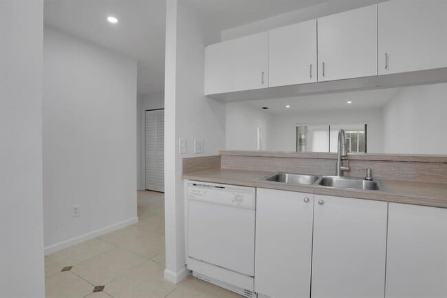 Building Photo - 315 NW 36th Ave