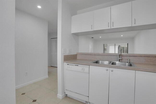 Foto del edificio - 315 NW 36th Ave